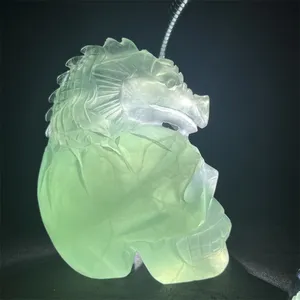 Calaveras talladas naturales cráneos de dragón de fluorita verde claro cráneos de animales de cristal para regalos