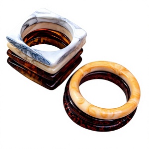 Conjunto de Brazaletes de Resina Hechos a Mano, Diseño Artístico, Forma Redonda, Joyería de Moda, Colección Tradicional Multicolor - Product Image 6