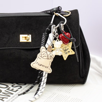Breloque de sac en tricot premium motif ours mignon et tasse à café, accessoire de mode et porte-clés tendance à thème cœur