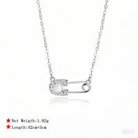 Collier de conception d'aiguille en argent pur 925 en gros d'usine, article en or plaqué rhodium, collier pendentif en argent 925 pour filles
