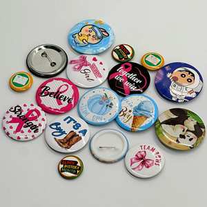 Pin de Botón Personalizado de Peluche con Diseño de Anime y Dibujos Animados, Pin de Botón de Hojalata con Logotipo, Regalo Promocional - Product Image 1