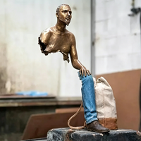 Sculpture personnalisée grandeur nature en bronze moulé de enfants lisant et jouant pour projets de parcs et d'écoles, statue figurative à patine chaude