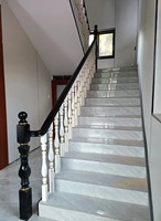 Simple moderne nouveau Style chinois lumière luxe main courante en bois massif Bussen escalier rambarde pour Villa intérieur château gonflable