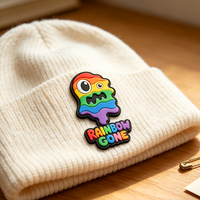 Parches de Silicona Suave con Dibujos Animados Populares, Parches de PVC Personalizados Decorativos con Gancho y Bucle de Goma 3D Coloridos con Diseño de Arcoíris, Lindos, con Tarjeta, Venta al por Mayor