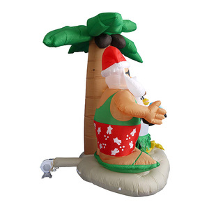 Essentiels de Noël : île avec palmier, Père Noël gonflable avec pingouin - Product Image 4
