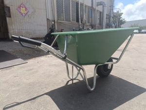 Brouette en plastique de grande capacité 160 litres, idéale pour le déblaiement de l'herbe, le dégagement des écuries, le transport de déchets. - Product Image 4