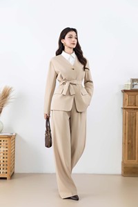 Set Due Pezzi Moda Modesta per Donne Musulmane con Logo Personalizzato OEM, Blazer Senza Colletto e Pantaloni Larghi - Product Image 5