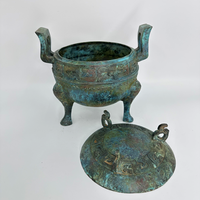 Vase rituel fait à la main en bronze avec couvercle traditionnel pour affichage culturel Article de collection