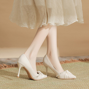 Escarpins élégants à talons aiguilles en microfibre <span class=keywords><strong>beige</strong></span> à bout pointu, <span class=keywords><strong>talon</strong></span> de 8.5cm avec décor de perles et de strass pour l'été - Product Image 6