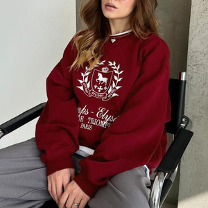 Sudadera con cuello redondo para mujer, estilo oversize, con estampado gráfico de escudo universitario, jersey de algodón grueso, color burdeos, para otoño - Product Image 1