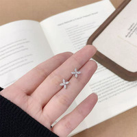 Orecchini a Perno Minimalisti in Platino Pt950 con Diamanti Sintetici Taglio Marquise a Forma di X, Orecchini alla Moda