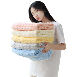 Ensemble de serviettes de bain en polaire de bambou Youhe, épaisses et absorbantes, pour usage domestique, couleur unie, rectangulaires, en polaire corail, avec bonnet de séchage pour cheveux - Product Image 5