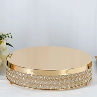 Support à gâteau de mariage en fer à trois niveaux avec cadre doré et perles de cristal, design contemporain pour la décoration de fêtes et d'événements