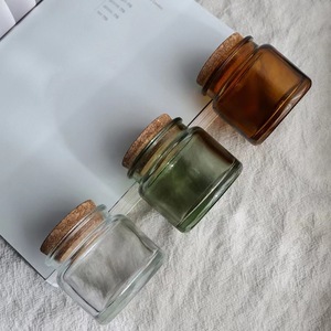 Bougie parfumée en liège brun dans un bocal en verre vert, porte-bougie en verre, forme ronde scellée, impression de logo disponible - Product Image 3