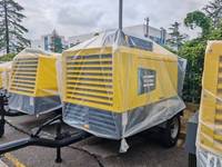 Compresseur d'air rotatif portable, pression de travail maximale 12 bars, débit d'air de 24 m³/min à 20 m³/min