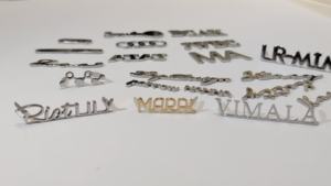 Productos de Venta caliente etiqueta de <span class=keywords><strong>metal</strong></span> personalizada marcas logotipos <span class=keywords><strong>metal</strong></span> letra <span class=keywords><strong>Logo</strong></span> etiqueta diseño bolso <span class=keywords><strong>metal</strong></span> <span class=keywords><strong>logo</strong></span> etiquetas placa - Product Image 5