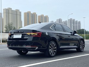 Coche Ejecutivo Seminuevo <span class=keywords><strong>2023</strong></span> <span class=keywords><strong>Skoda</strong></span> <span class=keywords><strong>Superb</strong></span> Luxury Facelift Motor Turbo Cuero R18 Bajo Kilometraje Espacio Inigualable Comodidad Listo para Entrega Inmediata - Product Image 3