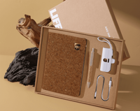 Ensemble cadeau de luxe pour cadres avec logo personnalisé : carnet en liège écologique, stylo, mug isotherme et foulard en soie
