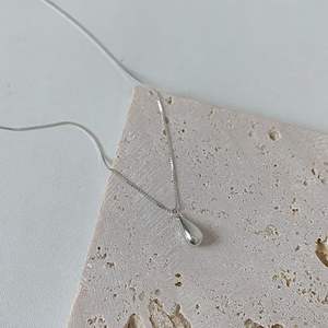 Collier haut de gamme en argent pur S925, petites perles d'argent, style extrêmement simple, tempérament de niche, matériau principal platine - Product Image 1