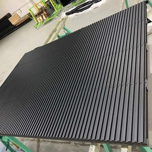 Op maat gemaakte moderne thermisch geïsoleerde aluminium garagedeursysteem met grillbediening en afstandsbediening voor villa's, gemaakt van aluminium. - Product Image 6