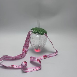 زجاجة مياه بلاستيكية قابلة لإعادة الاستخدام بسعة 500 مل على شكل فاكهة (فراولة وأناناس) مع قشة، مثالية للحفلات والاستخدام المحمول على شاطئ هاواي. - Product Image 6