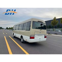 Mini-bus Coaster d'occasion 20 places Euro 4 Essence Transmission manuelle Fourgonnette de transport de passagers d'occasion