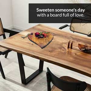 Plateau de service durable en bois d'acacia massif en forme de cœur, planche à charcuterie naturelle, plateau à fromage, plateau à collations, assiette de fête - Product Image 5