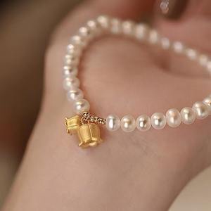 Bracelet en perles d'eau douce, simple, exquis, polyvalent, design cloche d'orchidée, cadeau de vacances pour petite amie, accessoire de bijoux - Product Image 4
