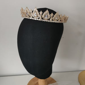 Classica Tiara da Regina di Bellezza, Corona con Zirconi e Strass per Spose e Donne - Product Image 5