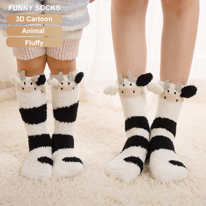 Chaussettes d'hiver épaisses et douillettes pour femmes et filles, motif animalier amusant, en peluche, pour usage quotidien, avec logo sur le bord. - Product Image 1
