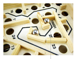 لعب الأطفال الخشبية المحمولة التوازن الصلب الكرة تشغيل المتاهة لغز صغير لعبة متاهة خشبية - Product Image 3