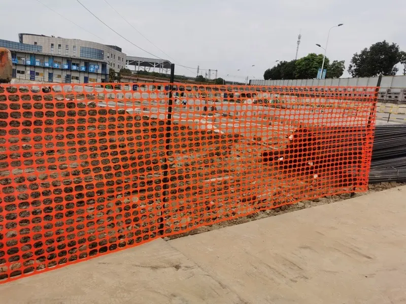Filet de barrière de sécurité orange en maille plastique rigide 100% PE robuste