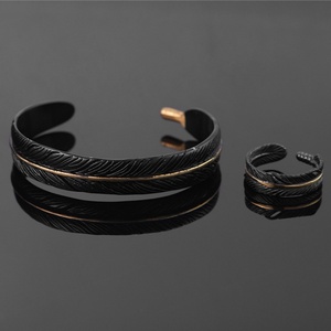 Conjunto de Joyería de Acero Inoxidable, Estilo Hip Hop, Anillo Personalizado con Plumas para Hombre, Conjunto de Anillos y Brazalete de Acero Inoxidable - Product Image 6