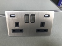 Offre Spéciale pour la maison sans vis poli chrome 2 gang 13A output3.1amp mur USB RUBAN OEM switched socket