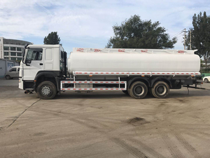 Camion de ravitaillement Howo 6x4 350L d'occasion avec support pour extincteur pour la conformité - Product Image 3