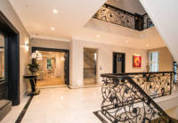 Escalier intérieur européen CBMmart, couleur noire, design en fer forgé, escalier en marbre blanc de luxe