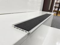 Profilé de marche antidérapant en aluminium avec insert en caoutchouc PVC, pour marches en béton, intérieur/extérieur, avec carborundum