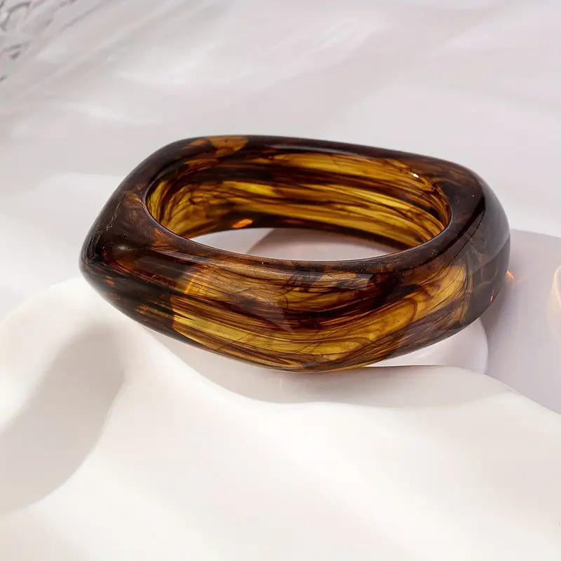 สีน้ำตาล