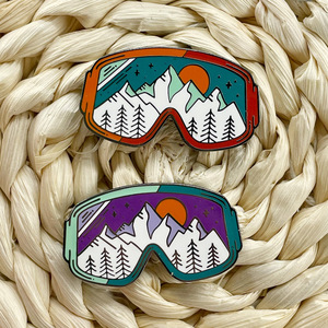 Broches amusantes en métal émaillé motif dessin animé lunettes de plongée et paysage, accessoires pour sacs à dos et vêtements, bijoux en gros - Product Image 3