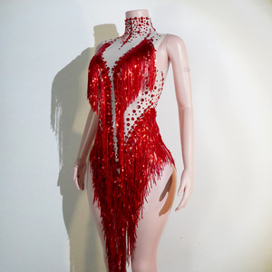 Combinaison de danse latine rouge rubis en spandex/polyester avec franges de strass lourds pour performance de scène de carnaval de Samba - Product Image 4