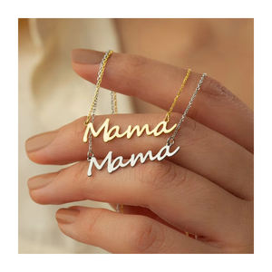 Collar de acero inoxidable chapado en oro para mamá, joyería personalizada con nombre - Product Image 1