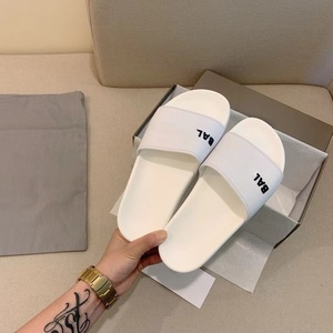 Sandalias de Diseñador al por Mayor, Sandalias de Verano para Mujer, Pantuflas de Playa de Lujo, Pantuflas Planas de Alta Calidad para Hombre - Product Image 1