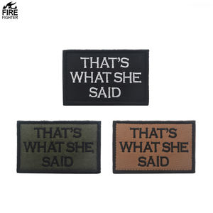 Eso es lo <span class=keywords><strong>que</strong></span> ella dijo divertido refrán bordado caqui verde tela carta etiqueta parche palo en chaleco uniforme parche - Product Image 3