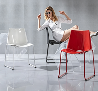 Chaise empilable moderne avec pieds en métal pour salle à manger, café, restaurant, intérieur, extérieur, mobilier commercial