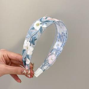 عصابة شعر مطرزة على الطراز الصيني الجديد للفتيات على الطراز العرقي ، عصابة رأس معقودة مطرزة من الأورجانزا - Product Image 6