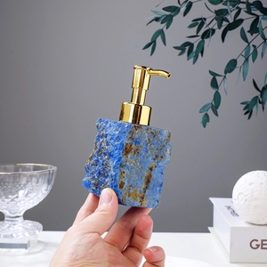 Distributeur de savon manuel en <span class=keywords><strong>pierre</strong></span> brute de quartz rose naturel, cristaux de guérison, flacon de lotion en gemme brute pressée, vente en gros - Product Image 4