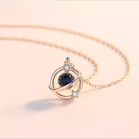 Colliers Huitan 2026 Nouveau Design Planètes Zircone Cubique Plaqué Or Rose Pierre en Résine Bleue Brillante Mariage Femmes Filles Colliers CZ