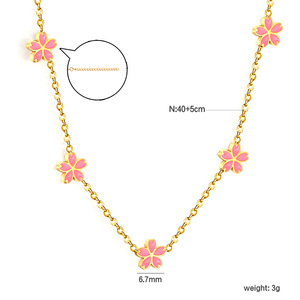 สร้อยคอดอกซากุระสีทองสำหรับผู้หญิง สวมใส่ได้ทุกวัน โซ่คล้องไหปลาร้า เครื่องประดับสแตนเลส - Product Image 4