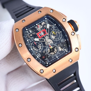 Montre de luxe sportive mécanique pour homme avec boîtier en acier inoxydable or rose et bracelet en caoutchouc, offrant une excellente résistance à l'usure - Product Image 1