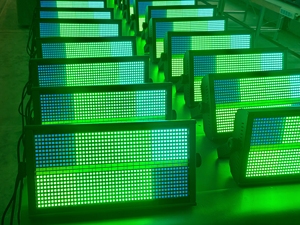 Luz Estroboscópica RGBW a Todo Color de 8+8 Segmentos con Cinta en el Centro del Panel para Club/Evento/Fiesta/Escenario/LED - Product Image 5